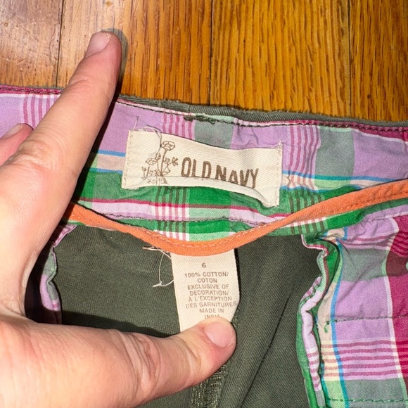 Old Navy Olive Green Casual Shorts – Size 6 - Picture 3 of 5